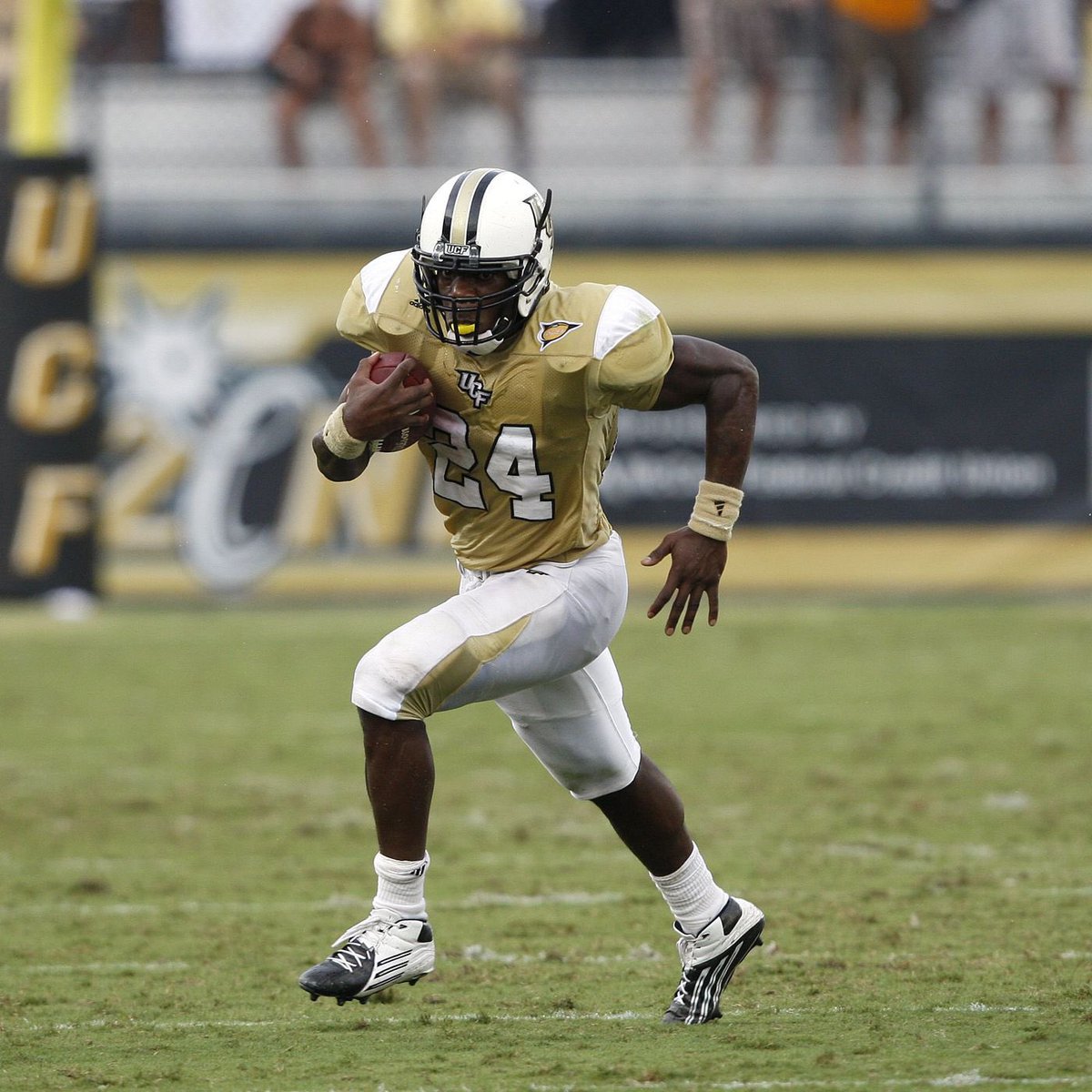 TheArmandSteven's tweet photo. I’ve been blessed enough to receive another offer from University of Central Florida ⚔️!!  @KingJB01  @DanPirtleUCF @Rivals @EdOBrienCFB @PrepRedzone @stjpthegreat @Bigtime_13 https://t.co/I6cCzpkFAK