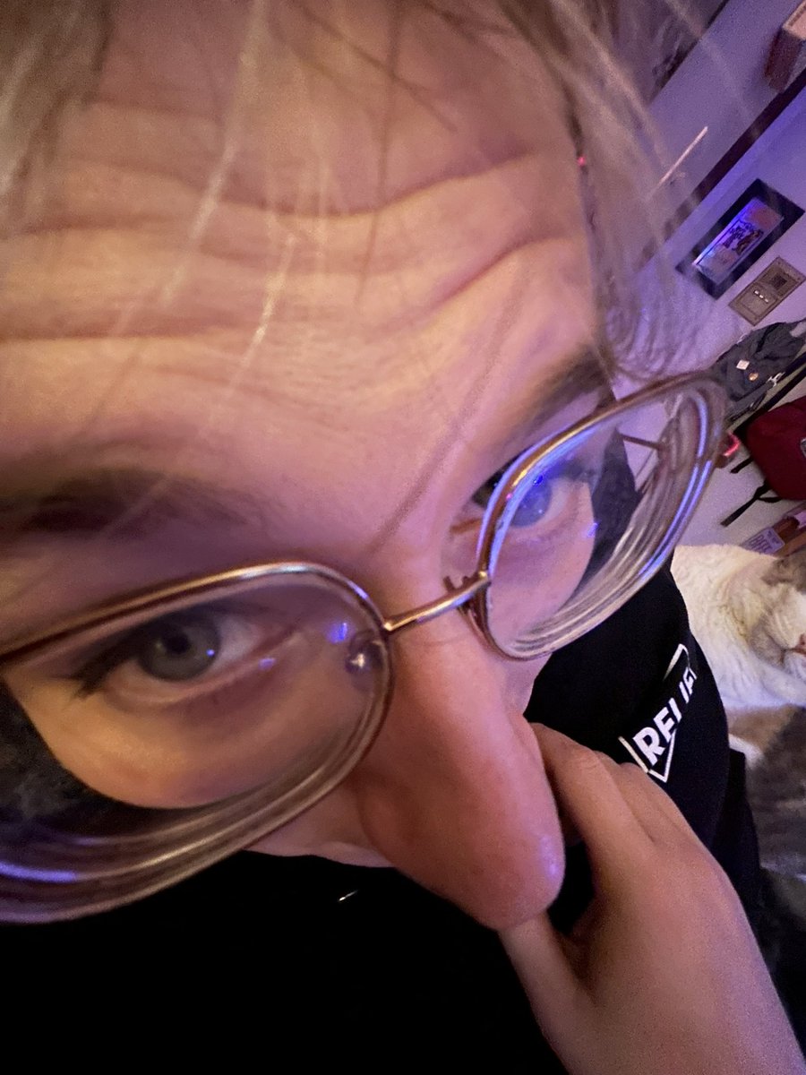 sleevicus's tweet image. she looks just like us