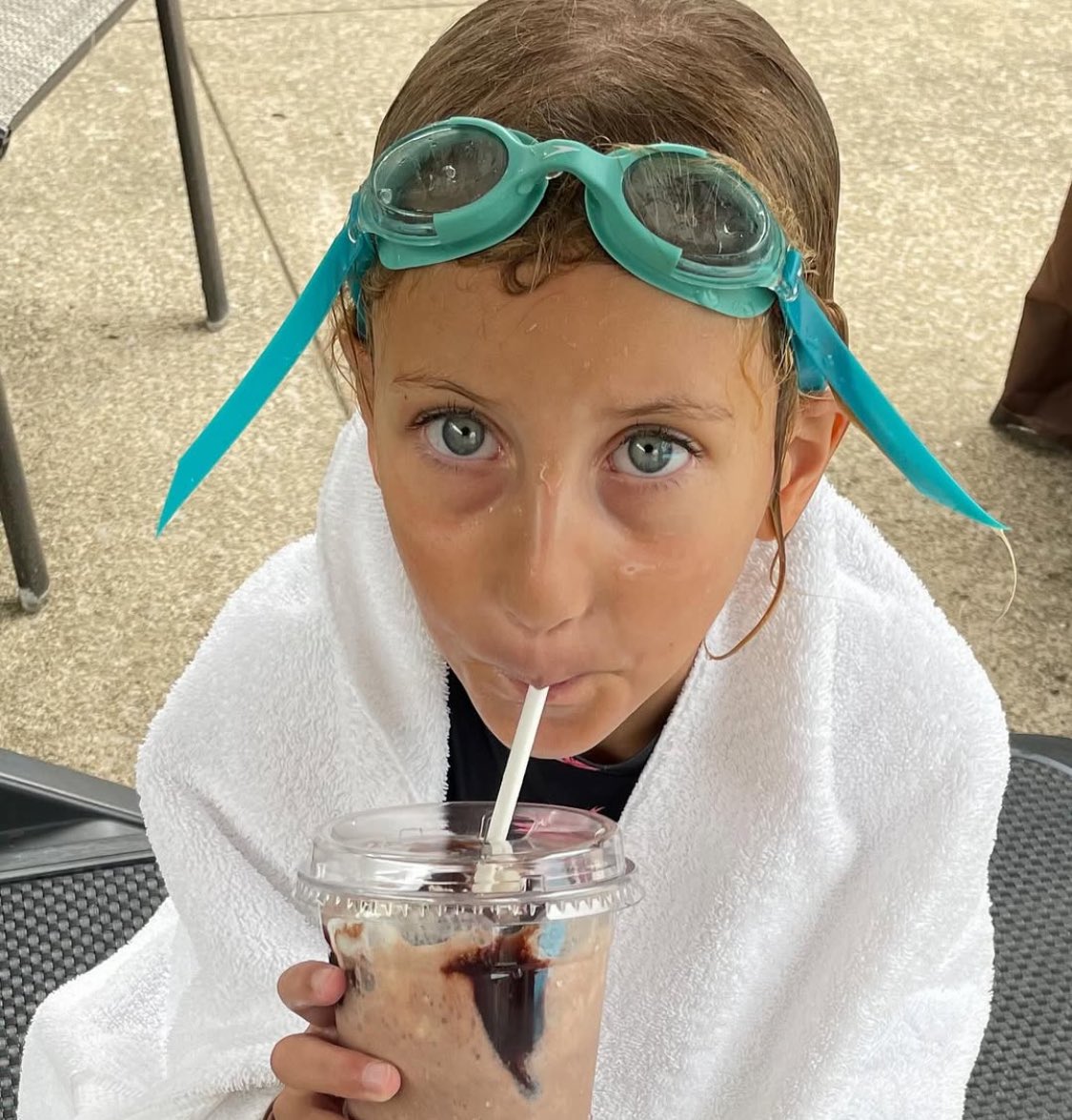 Ah, Friday pizza night with the girls… tonight’s indulgence comes courtesy of Pizzeria Popolo at the WaterWorks Food Hall. Generous, rustic slabs, crowned with briny olives, cured soppressata and dollops of ricotta. Utterly satisfying! 🍕 🇮🇹 #fridaypizzanightwiththegirls