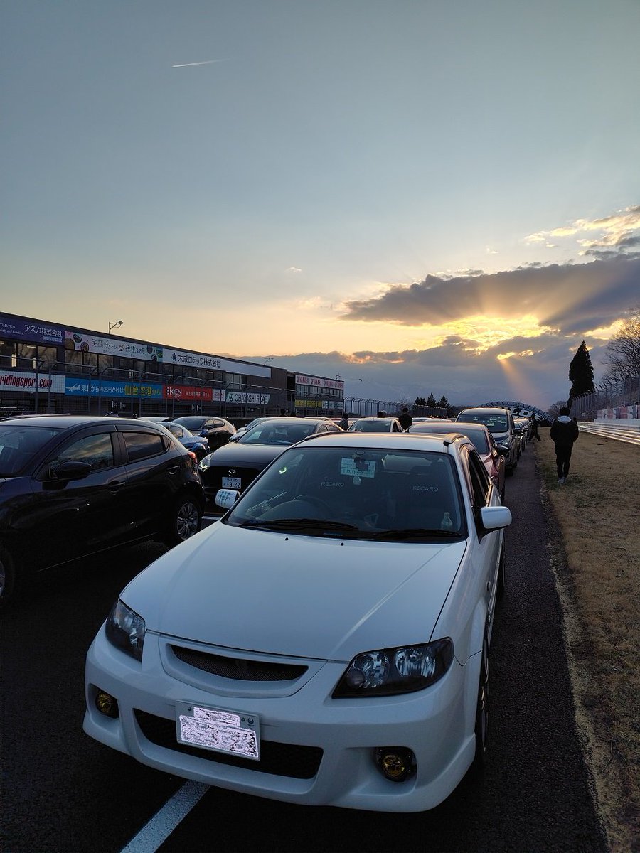 Martini_Line's tweet photo. 先日、絶滅車（ファミリアS-WAGON）でMAZDAのイベントに参加しました。
同車種は他に居ませんでした。やはり、超マイナーなんですね。(--;
#MAZDA
#ファミリア https://t.co/lgb4gxiyNw