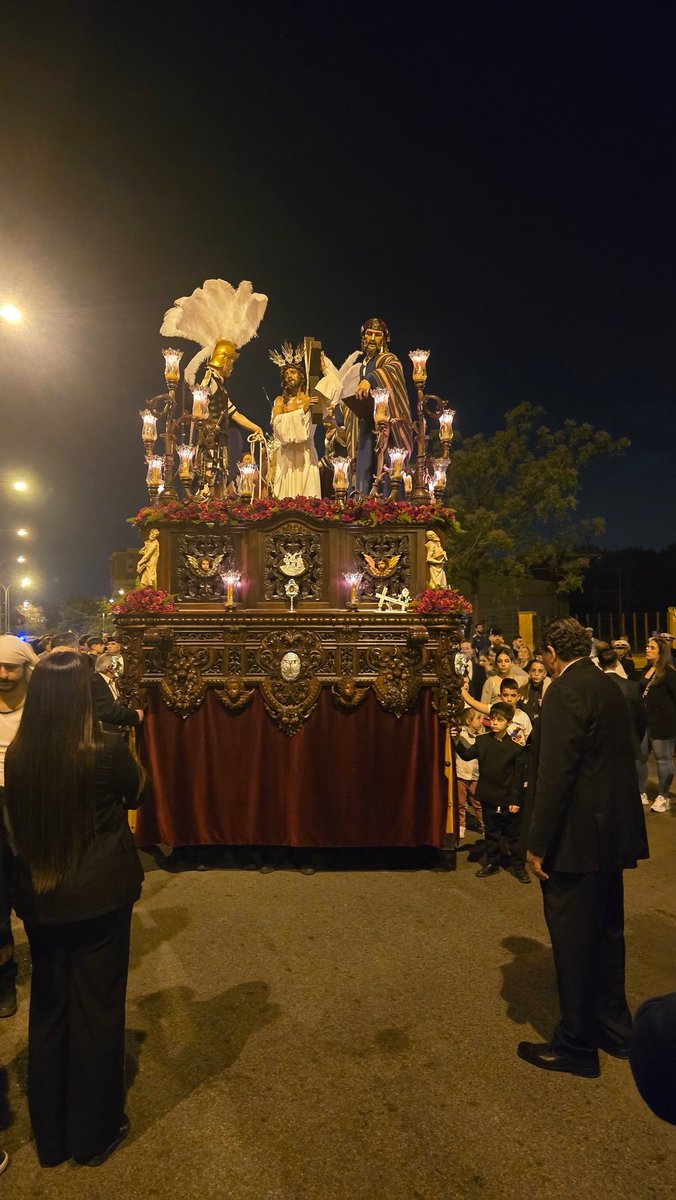 ByE_PoligonoSur's tweet photo. #SomosBendiciónyEsperanza
#HumildadyCaridad
#ByE25
🟢⚫ Bendición y Esperanza apunto de entrar aledaños Parroquia Jesús Obrero para efectuar su posterior entrada.
#ViernesDeDolores25
#BendiciónyEsperanza #SalyLuz #PolígonoSur #TDSCofrade
#HumildadyCaridadDelPolígonoSur https://t.co/QLynuxM202