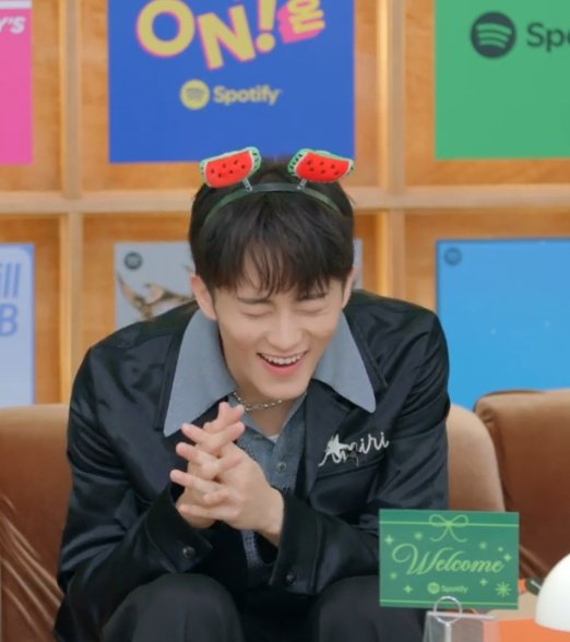kippeei139's tweet photo. #SpotifyKPopON のVideo podcast 
#MARK_TheFirstfruit を更に深める深イイBehind話🥹のみならず
"I" みある可愛いマクさん
幸せに浸るマクさんまで観れて、こちらまでめちゃくちゃ幸せ🤭💚(無料でいいんですか？の域w)
各コンテンツでGAP萌しマクる週末(語学勉強熱にも火がつく週末w) https://t.co/3LZhQMhu0L