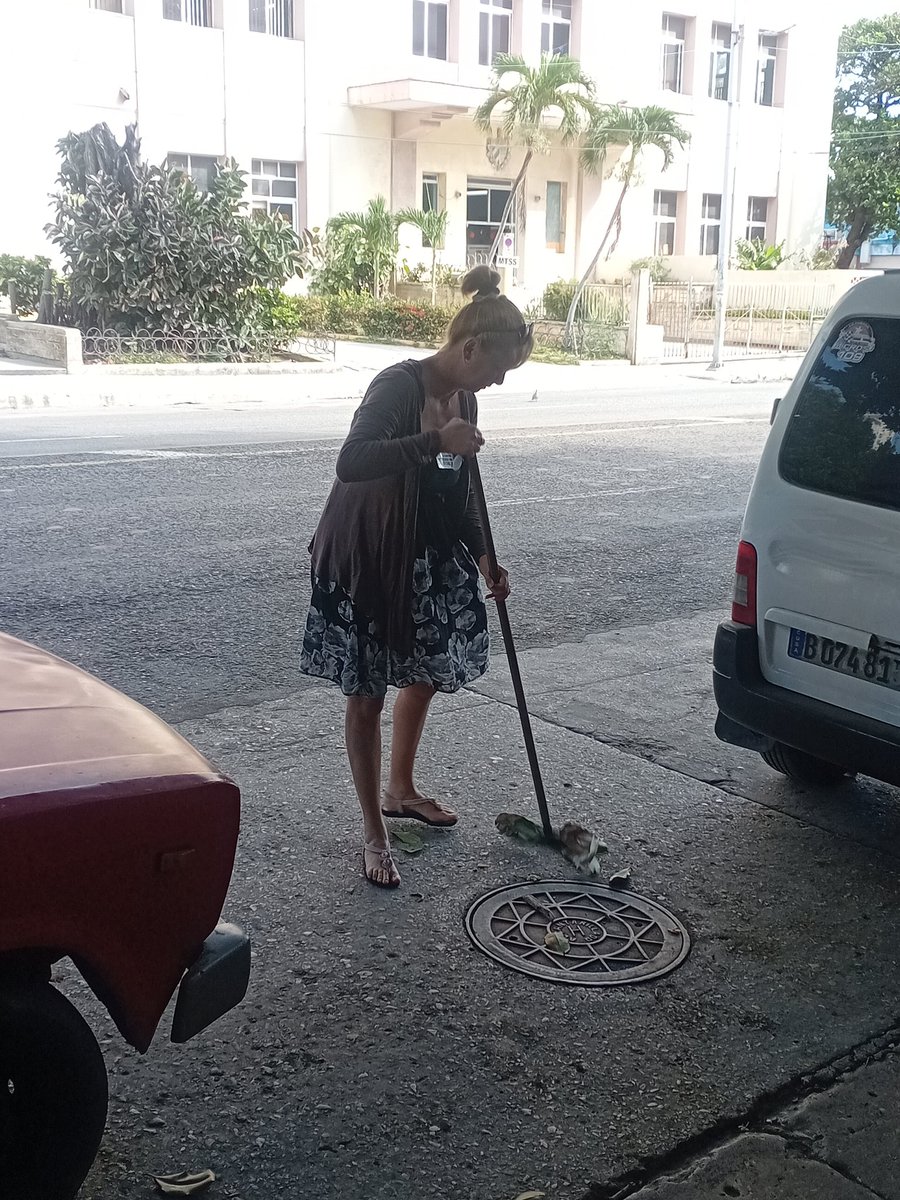 InelProyec17894's tweet photo. Realiza la Dirección Comercial y Servicios Ingenieros cambio de labor en los alrededores de la empresa #INEL. #NosUneCompromiso https://t.co/WvEbhUh8WE