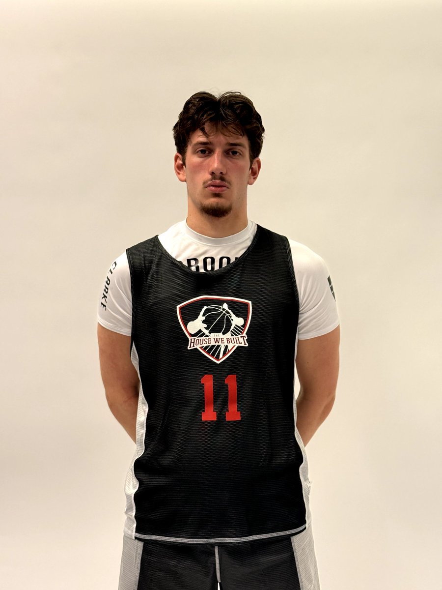 Big win for 17U Select vs Team Fermin HGAL
'26 6'2" PG <a href="/ORobinson_315/">Omar Robinson</a> 18p 5r and 3a and the game winner with 2s left 📸 
'26 6'7" WF <a href="/_RileyClarke/">Riley Clarke</a> 21 p, 9 r 📸 
'26 6'0" PG <a href="/tr0kon/">tro</a> 9p 6a

<a href="/HGSL_HoopGroup/">HGSL</a> <a href="/TheHoopGroup/">Hoop Group</a> <a href="/NERRHoops/">New England Recruiting Report NERRHoops</a> <a href="/HoopGroupEamonn/">Eamonn Mahar</a> <a href="/will_louis0/">Will Louis</a> <a href="/SuperPreps/">Super Preps Hoops</a>