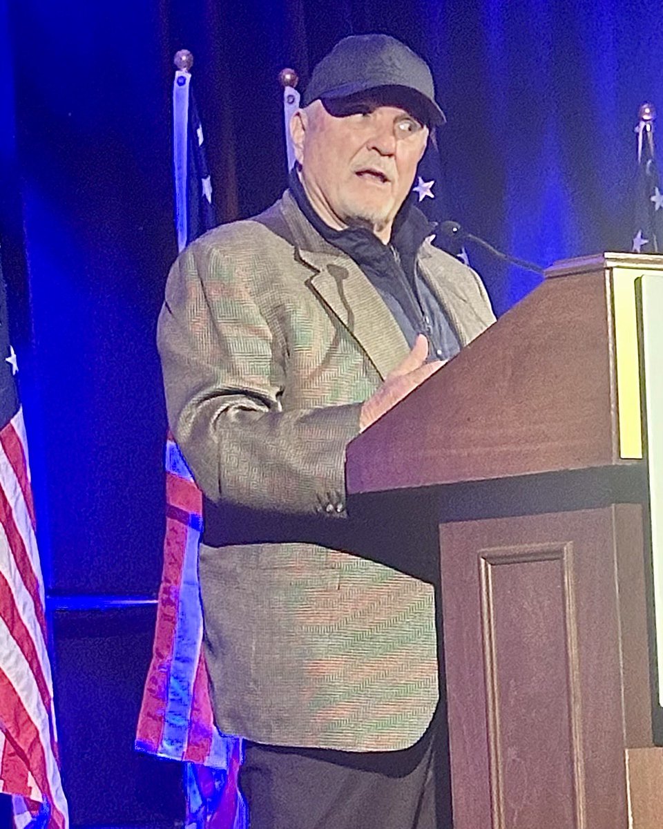 ProSportsMVP's tweet photo. Rudy Ruettiger spoke on the importance of hard work and believing in yourself to achieve your dreams. Ruettiger’s story inspired the iconic 1993 film “Rudy” https://t.co/CVHe2B6mVG