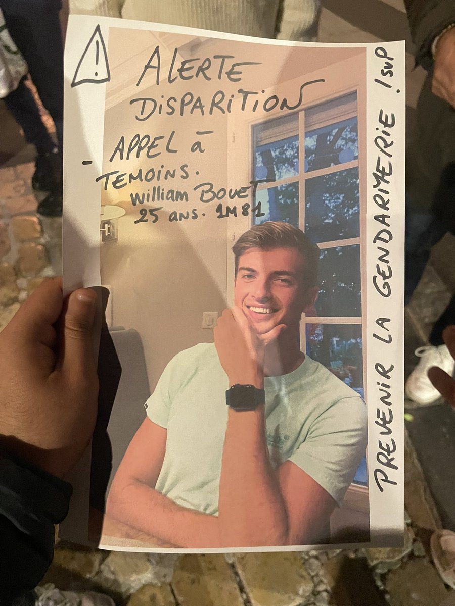Smaito17's tweet photo. ALERTE DISPARITION : 
Un monsieur est venu nous voir il essaie de retrouver son fils qui est venu de Paris ce matin il a déposé sa voiture à Orléans pour déménager il est sorti et depuis on l’a plus jamais revu

RT pour un max de visibilité !! https://t.co/RPqstfM5qu