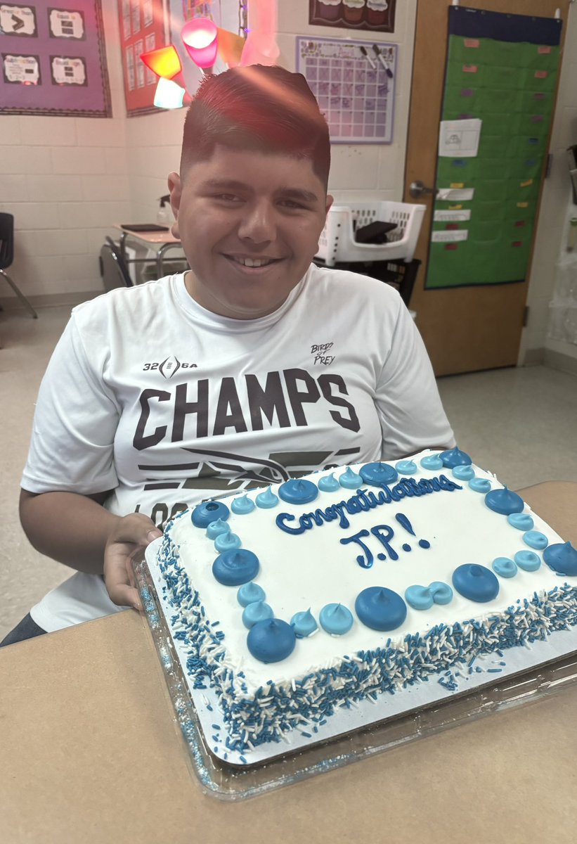 dianna_medrano's tweet photo. We had to celebrate in school! ❤️ 🎉Congratulations J.P. on getting 1st place in the Do the Write Thing Challenge! @LMMSPatriots https://t.co/OUxfyGe0Wl