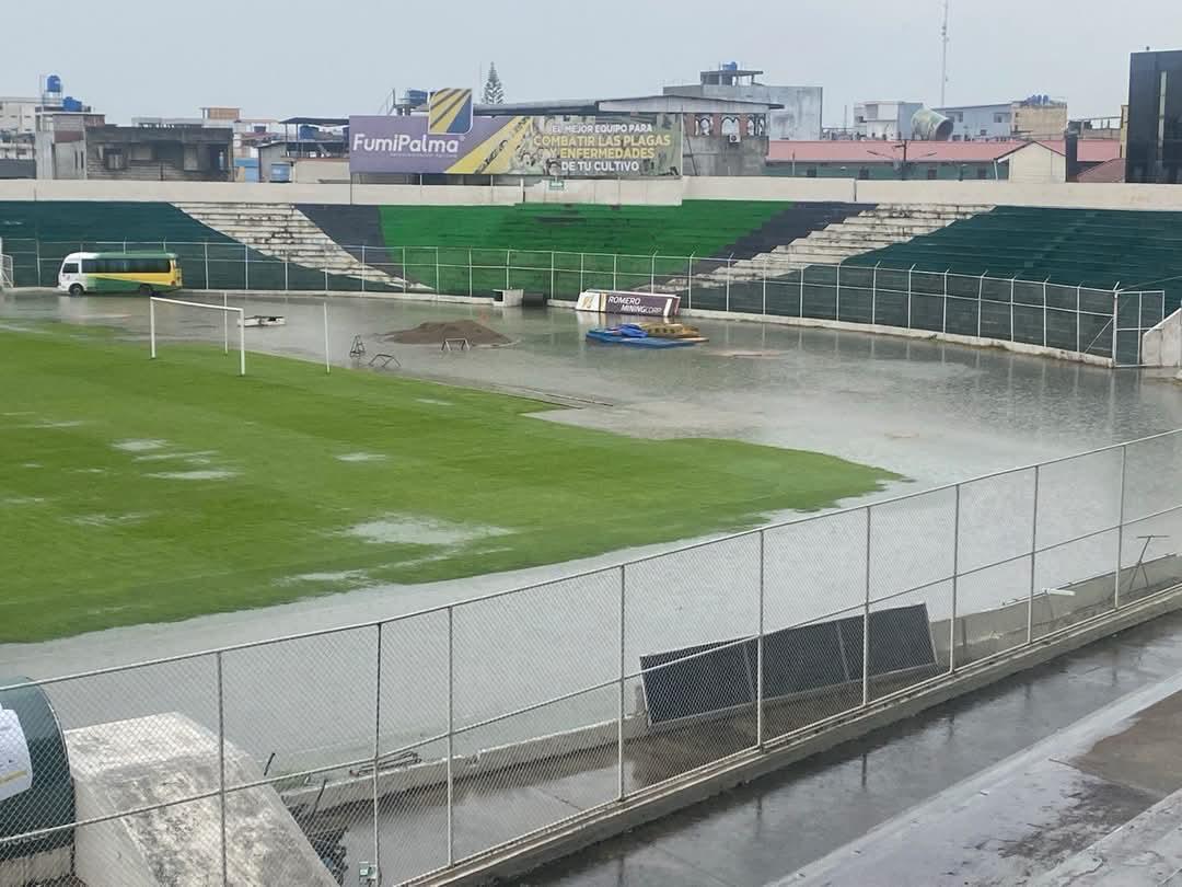 directfutbolec's tweet photo. El estado de la cancha del estadio 🏟️Nueve de Mayo de #Machala. A 3 días del juego #Orense 🆚 #BSC
📷: @Cristhian_96_ para #DirectFutbolec https://t.co/vw7ffpAuPo
