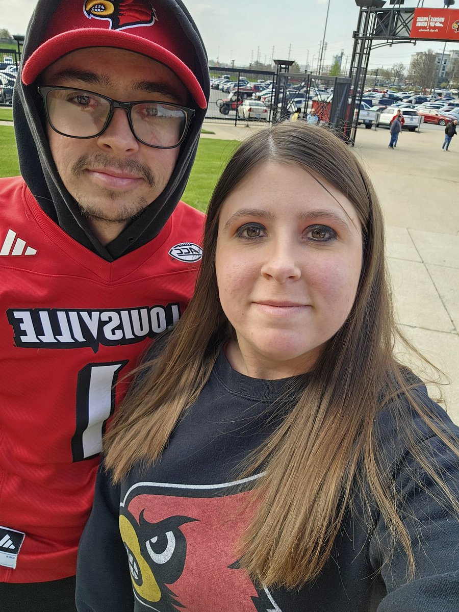 EricaElls1's tweet photo. At the spring game!! Ready for football already #LouisvilleFootballSpringGame2025 https://t.co/4RWDXgiPgV