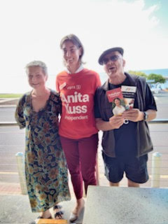 Here's ABC Friends committee member, Nick (on the right, wearing but concealing his T-Shirt!!!) met with Independent candidate for Grey, Anita Truss on Eyre Peninsula. It's great to hear Anita's support for restored funding, public ownership &amp; maintaining independence of the ABC.