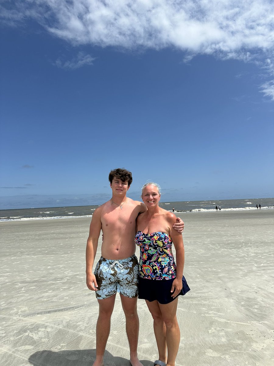ameliajsimmons's tweet photo. I decided to enjoy some beach time with my travel buddy….it was much needed! He even got to hang out with some of his friends! https://t.co/DWFMUNz6ep