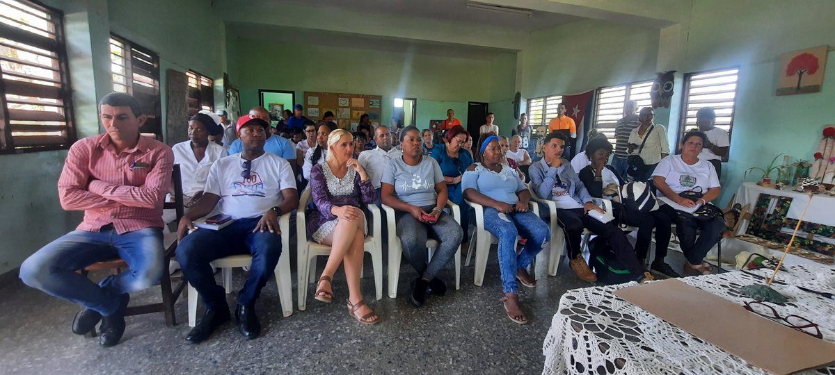 inalviscmazar's tweet photo. Se chequea en la demarcación Argelia_ Victoria en la #IslaDeLaJuventud, lo relacionado a planteamientos de la población, aseguramientos por el 1 de mayo y la producción de alimentos #SentirPinero #PoderPopular https://t.co/0wXBsi4qyx