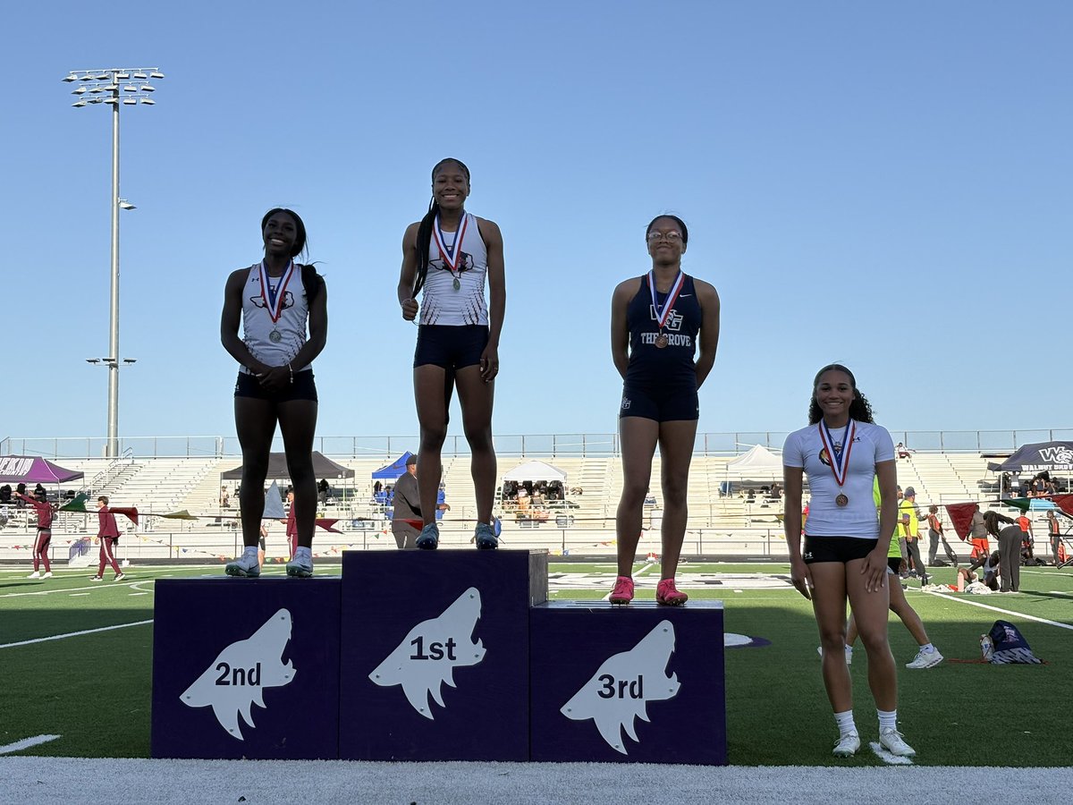 Teah wins the 300H, Chris gets 2nd and Ryhan-Corinne go 1-2 with BOTH setting PRs ~ all moving on!

💙🧡🐶