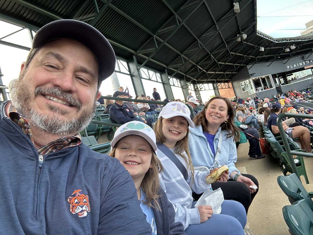 ThePorkOfYork's tweet photo. @AuburnBaseball #catchthefever https://t.co/xDbIgRZpMO