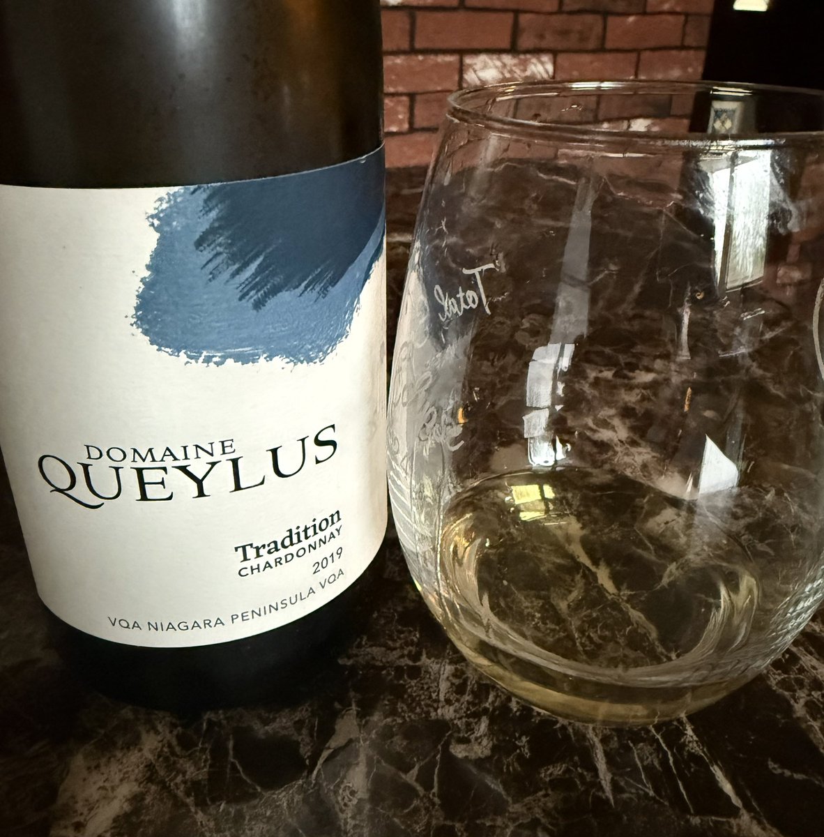 Look at as enjoying Chardonnay! This is one of my favourite ones for sure! Time for a visit back to @queylus for more. #thewineboys #wine #chardonnay #winelovers #vqa #buylocal