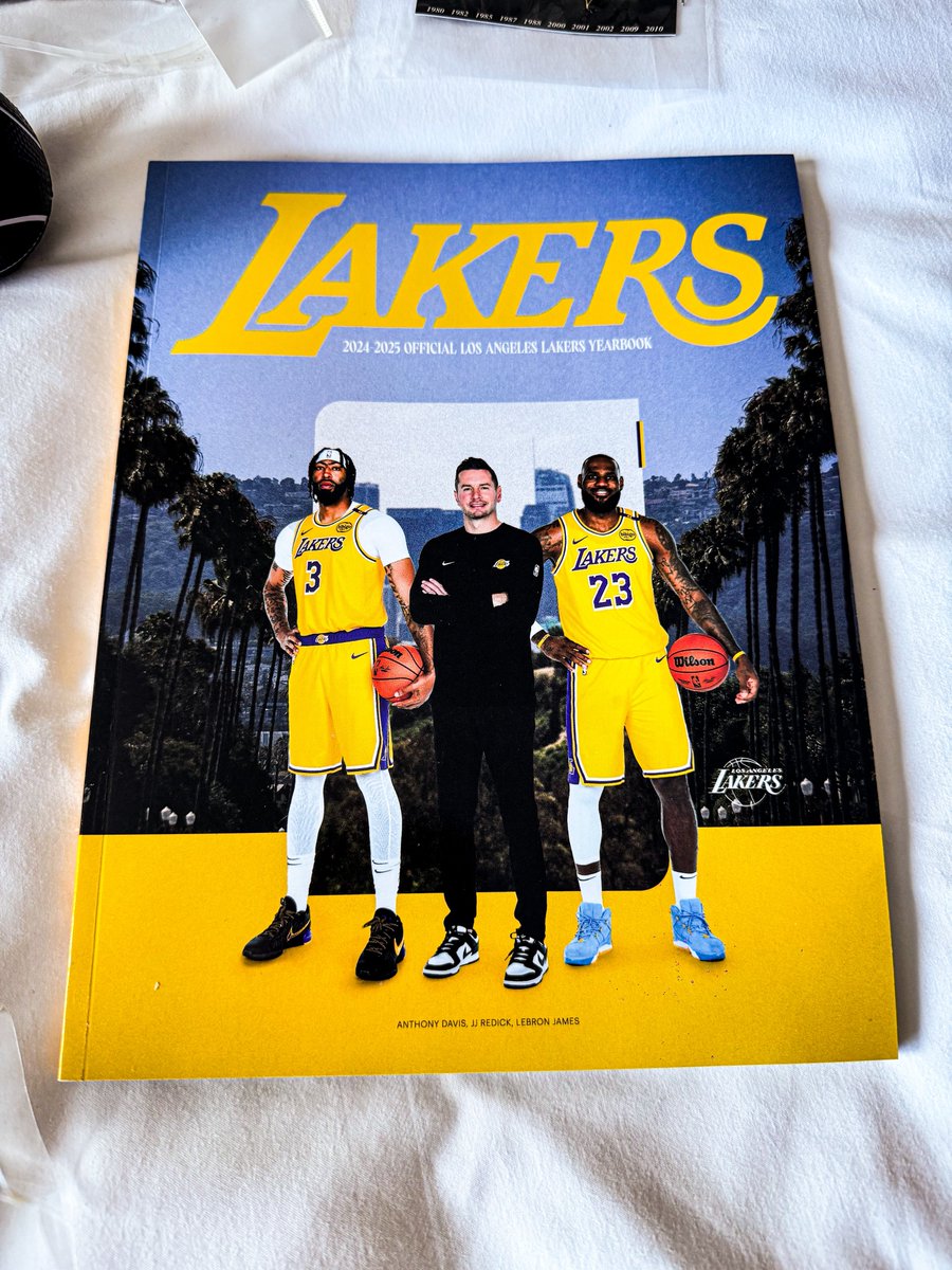 MKT594's tweet photo. ESPN LAラジオ局ですごい体験できました！
GFOATチャンピオンベルトまで用意してくださった @ESPNLosAngeles @bibigoUSAの皆さん本当にありがとうございます！
実はbibigoが自宅の近くに売ってなくて初めて食べたんですがめちゃくちゃ美味しかったです！
お土産もたくさん！
@Lakers #LakersGFOAT https://t.co/el8F5BP1ay