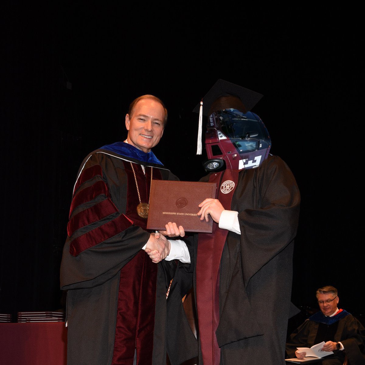FMbus3's tweet photo. @FMBus1, throwback to your graduation day! Congratulations to all those that will be graduating this semester! https://t.co/xCM280vbGv