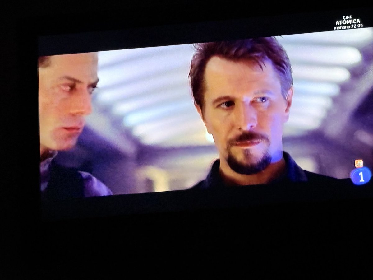 No sabía que <a href="/PabloIglesias/">Pablo Iglesias 🔻{R}</a> hiciera de malo en la peli air forcé One. Y encima hace de ruso.