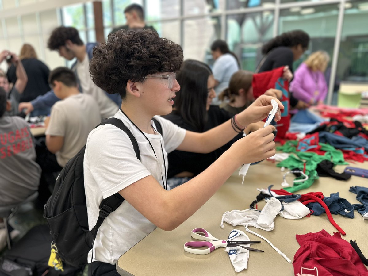 HumbleISD_AVID's tweet image. Mrs. Rivas and Mr. Adrian’s AVID classes teamed up for a paws-itively impactful community service project—making dog toys for local shelters! Love seeing our students give back with heart ♥️ and purpose. #KMSCougarPride #AVID