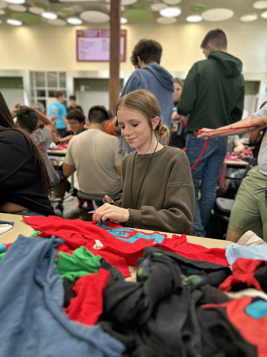 HumbleISD_AVID's tweet image. Mrs. Rivas and Mr. Adrian’s AVID classes teamed up for a paws-itively impactful community service project—making dog toys for local shelters! Love seeing our students give back with heart ♥️ and purpose. #KMSCougarPride #AVID