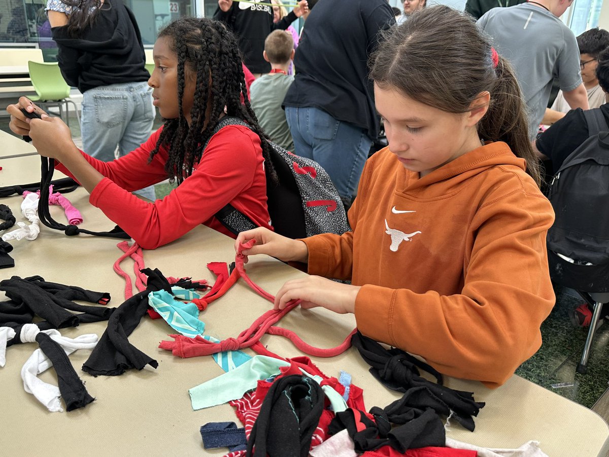 HumbleISD_AVID's tweet image. Mrs. Rivas and Mr. Adrian’s AVID classes teamed up for a paws-itively impactful community service project—making dog toys for local shelters! Love seeing our students give back with heart ♥️ and purpose. #KMSCougarPride #AVID