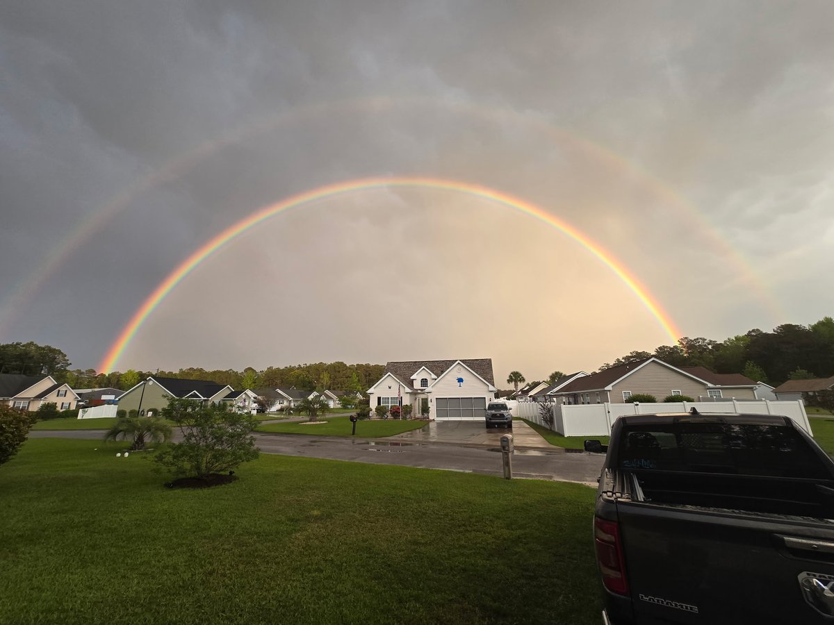 volffemt's tweet photo. @EdPiotrowski gorgeous double rainbow from just west of 707 behind St. James High School. https://t.co/PHJkIrMq8z