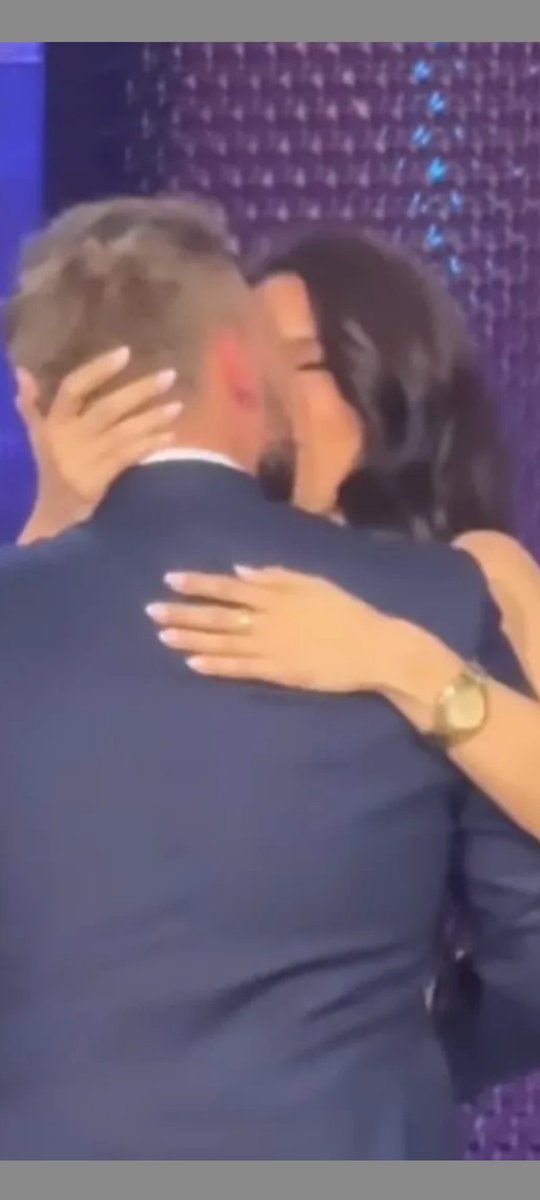 Que bonito los dos como se quieren