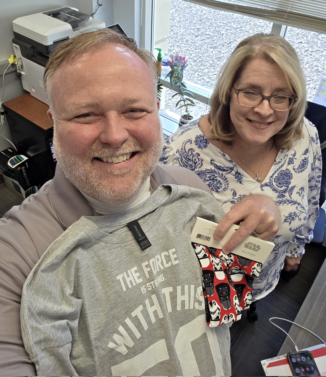 How fortunate! My lab gave me such amazing treats for my #50thBirthday!
Thanks to my <a href="/CeiFccc/">@CEI-FCCC</a> <a href="/FoxChaseCancer/">Fox Chase Cancer Center</a> lab team!!!
Thanks to all that called, emailed and texted!!!