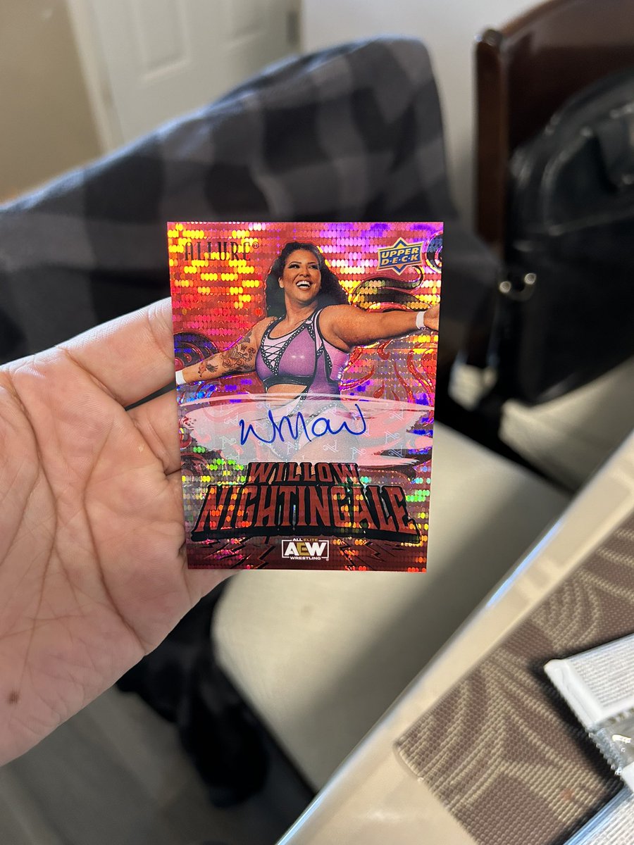 b_maracle's tweet photo. Found signed @willowwrestles  @UpperDeckSports @AEW 👏🏽👏🏽👏🏽 https://t.co/cXaAB4mjQg