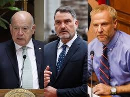 ElDeBarbaBlanca's tweet photo. #CobraBLUMARForestalesAportesYacciones
LOS PARLAMENTARIOS NO PUEDEN HACER NEGOCIOS CON EL ESTADO
TAMPOCO DEBIERAN HACER LOBBY A  EMPRESAS CON APORTES A SUS CAMPAÑAS POLÍTICAS
Habría que preguntar al Senador Forestal y Pesquero Industrial
¿no creen? https://t.co/N7pjzrW8hb