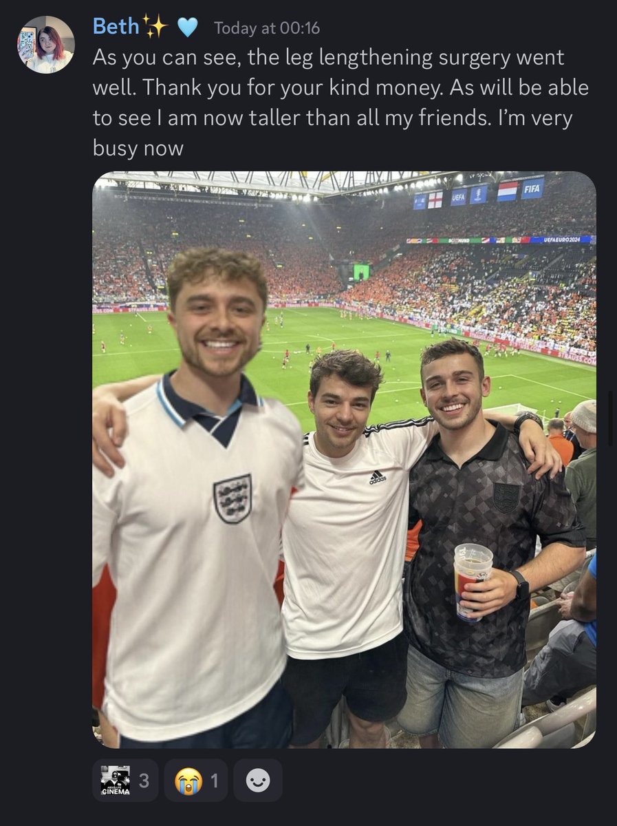 BethD1602's tweet image. Erm yeah idk what’s going on the discord server tonight… 
(For legal reasons this is a joke, Chris we love you)