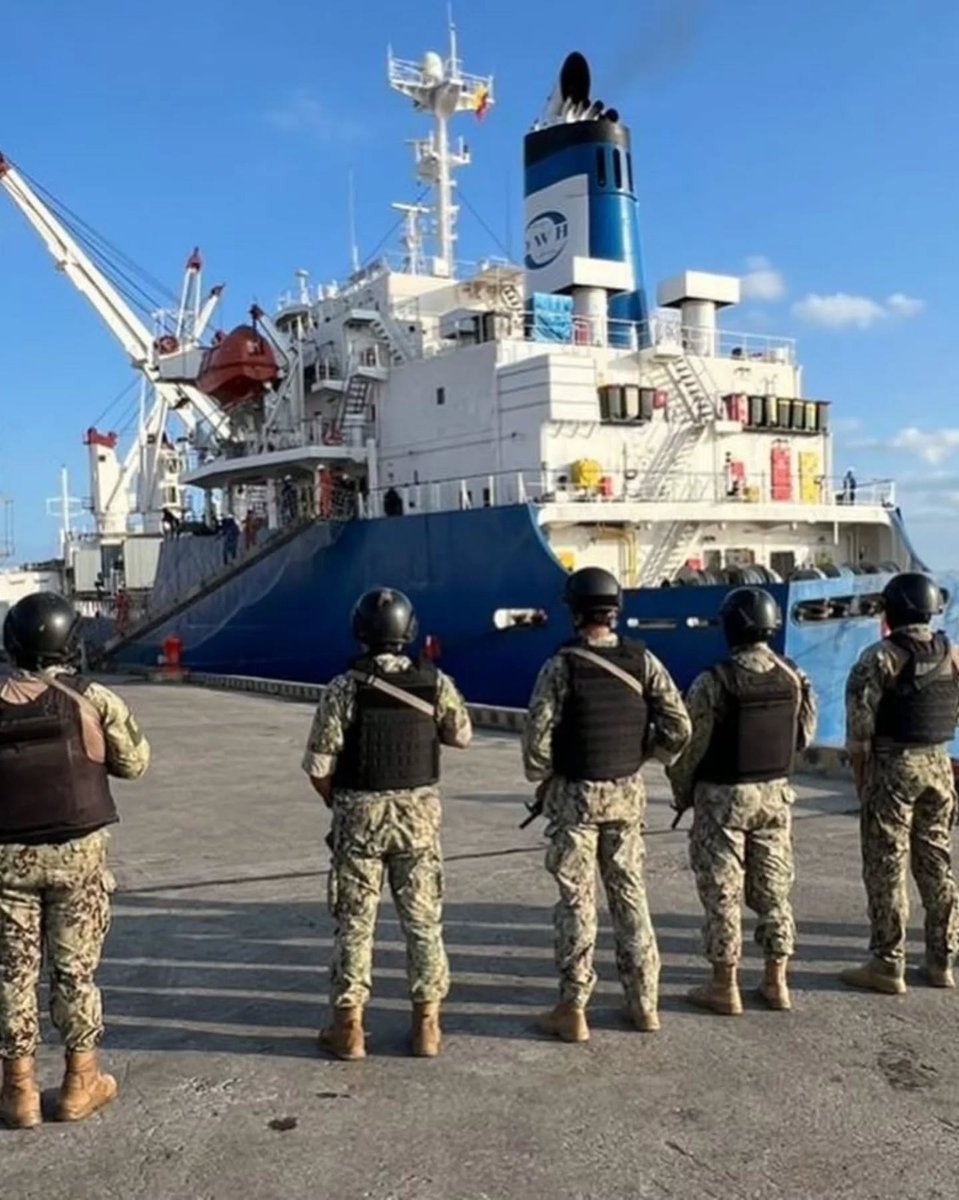 ElDatoEcua's tweet photo. #Urgente  Más de 45 mil militares de las Fuerzas Terrestre, Naval y Aérea están desplegados a escala nacional para garantizar la seguridad durante las elecciones presidenciales de este 13 de abril. https://t.co/8twEi4e9Zq