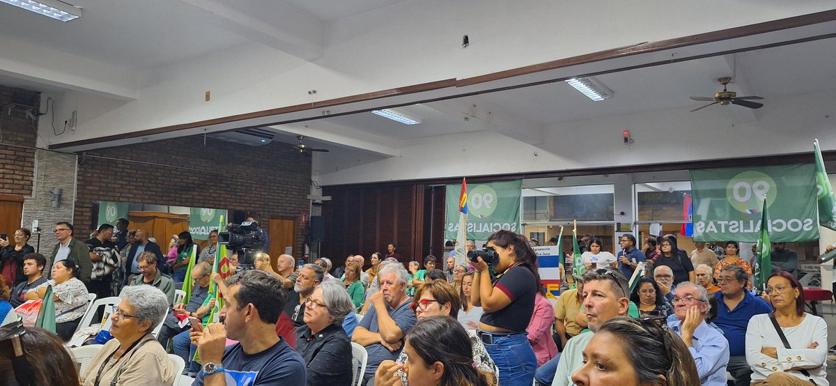 EsCarLata___'s tweet photo. Acompañando el lanzamiento de la 90 en Canelones.
Lxs socialistas bien representadxs con @FloBielli29 a la cabeza ✊️💚 https://t.co/dD3SXidZSW