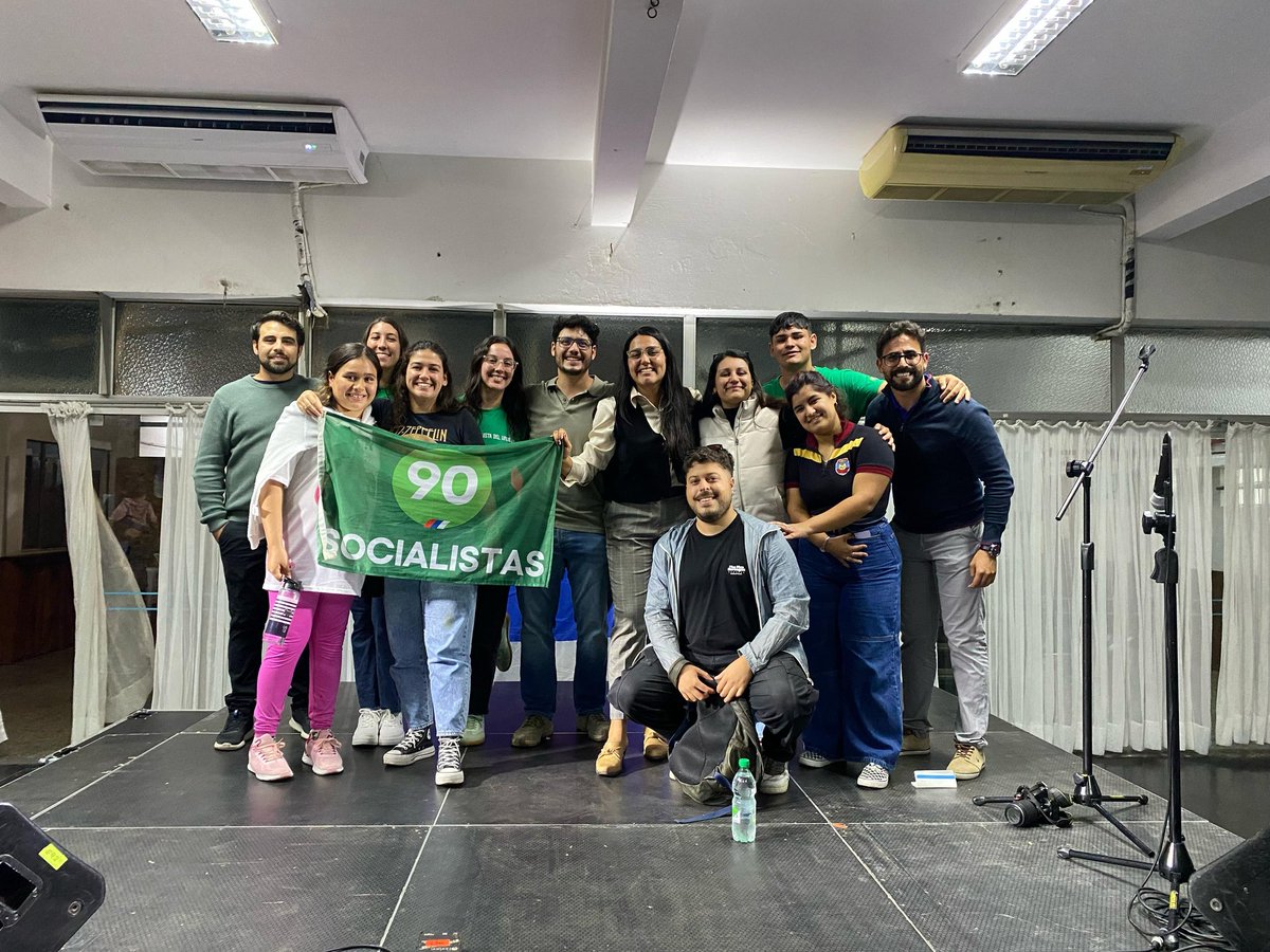 EsCarLata___'s tweet photo. Acompañando el lanzamiento de la 90 en Canelones.
Lxs socialistas bien representadxs con @FloBielli29 a la cabeza ✊️💚 https://t.co/dD3SXidZSW