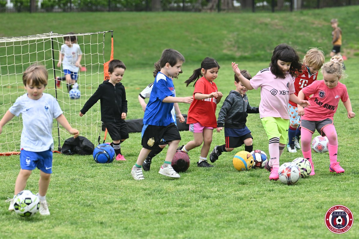 tocajuniorsfc's tweet photo. ⚽️ Let’s finish strong before Spring Break, Super Minis!

📍 Bethesda area, Maryland

✅ Registration for the Spring season is still open!.
https://t.co/9yvqJXMvrU

🔵🔴 #WeAreToca #TOCA #tocajuniors #PLAYsimple #littlekickers #soccerforkids #boys #girls #soccerforgirls #soccerforboys #YouthSoccer #outdoorsoccer #SpringSoccer #YearRoundGame