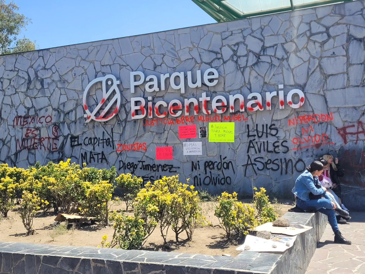 esnertos's tweet photo. JUSTICIA A LOS FOTOREPORTEROS BERENICE Y MIGUEL #JuticiaParaBereyMiguel

MUERTE A ECOLIVE @ocesa, , Y LA CORRUPCION DEL PARQUE BICENTENARIO
Ccp: @terrorrestaurantesmx @terrortrabajosmx #axeceremonia @yoxlas40horas @ecoenvivo @axe https://t.co/e9MOcB1rGN