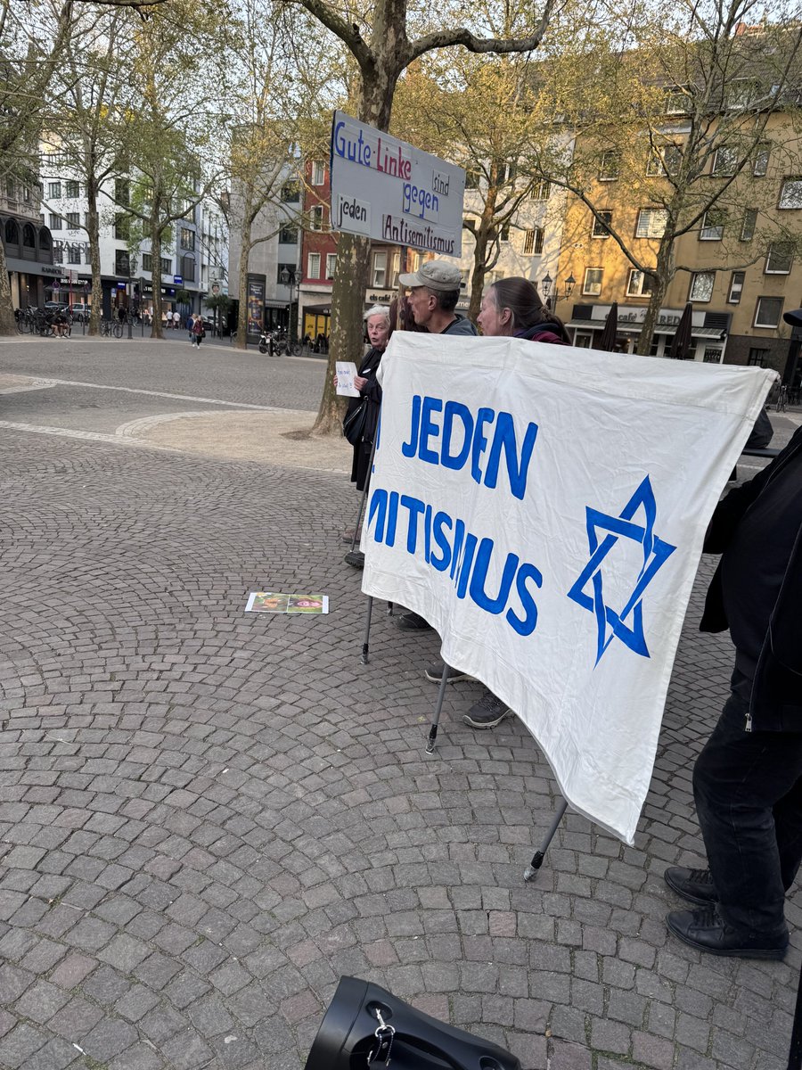 LoveGuerillero's tweet photo. #Köln #k1104
#GegenJedenAntisemitismus
#BringThemHomeNow
#FreeGazaFromHamas
#LetOurPeopleGo 🎗️🧡 https://t.co/EErJ7vbV3R
