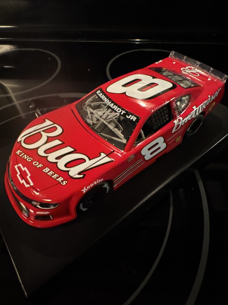 threelapsdown's tweet photo. Today was a good day @DaleJr #worththewait @Lionel_Racing https://t.co/1LuP0cbIih