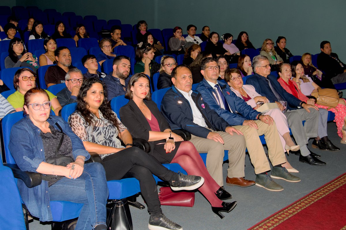 SernamEGAntofa's tweet image. Estudiantes del Liceo Experimental Artístico -LEA- de #Antofagasta interpretaron la obra El Juicio de Gabriela desde un enfoque feminista, diverso e indigenista 🎭🌿👩🏻‍🏫
A los 80 años del Premio Nobel de Literatura de Gabriela Mistral valoramos este esfuerzo de SernamEG y el LEA 👏🏽