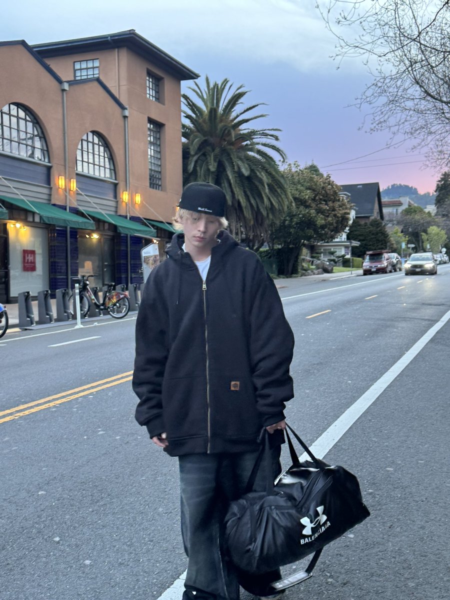 OliverMoy's tweet photo. No sleep https://t.co/Td1XWqysdq