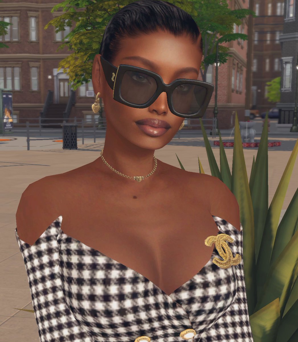 HausofFord's tweet photo. Got a lot of bands, got a lot of Chanel on me. 
💋 https://t.co/JqxRM5TnJi