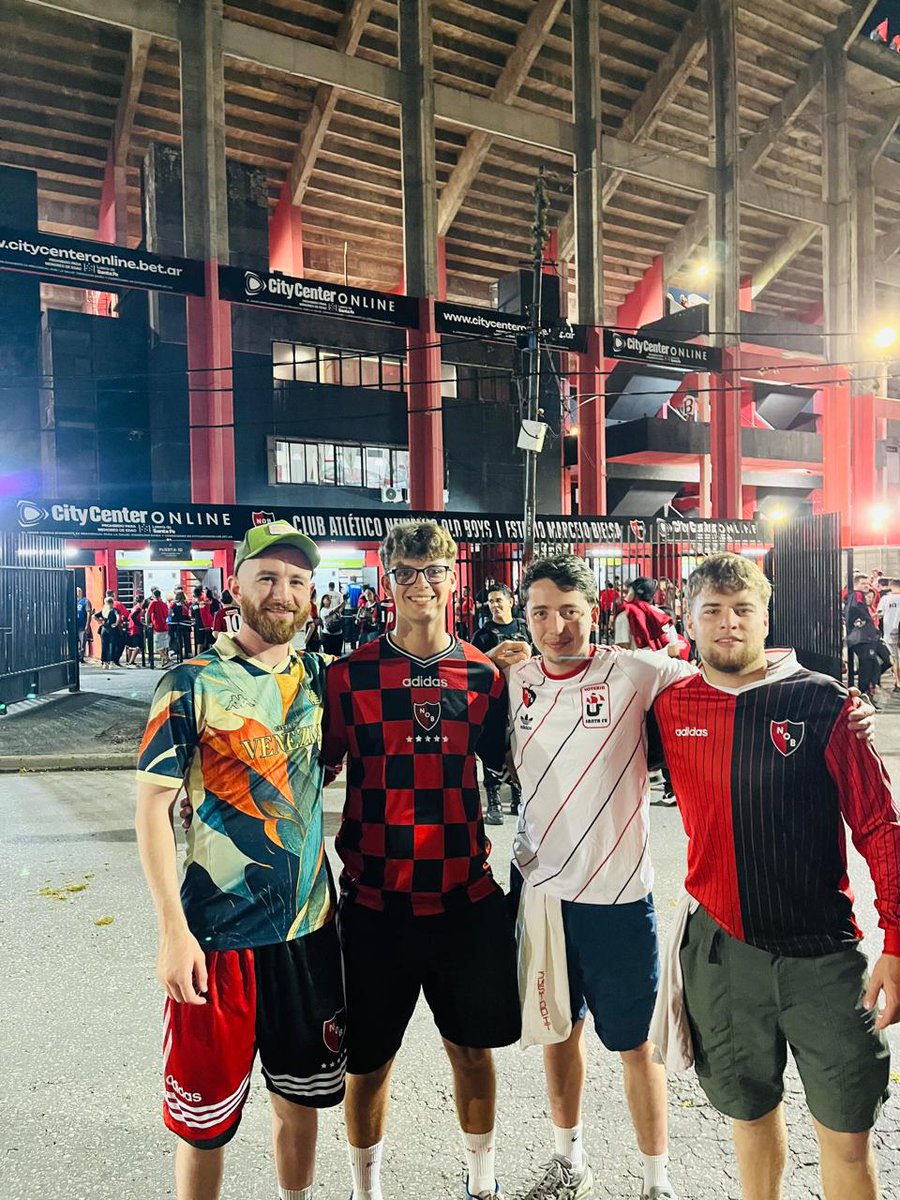 NewellsTickets's tweet image. Fans of Tottenham - Man U - QPR - Arsenal supporting Newell's tonight 馃彺鬆仹鬆仮鬆仴鬆伄鬆仹鬆伩 馃挭
Vamos Newell's!!!