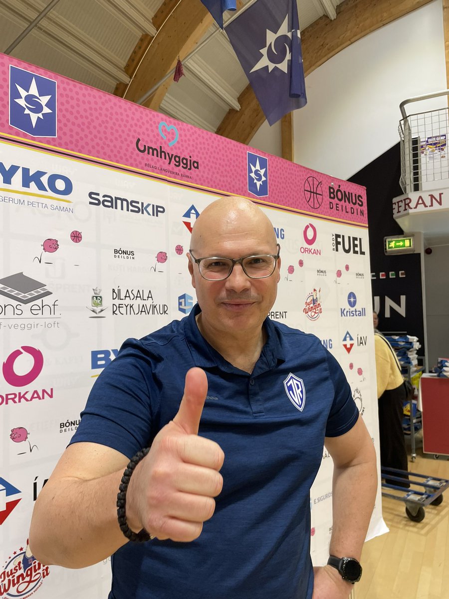 Ég set búnt á skenkinn🤍💙