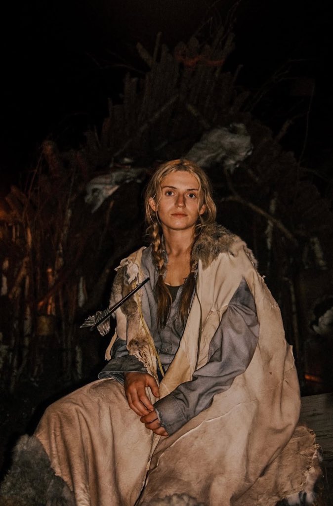 burgessthinker's tweet photo. jenna as melissa shot by sophie nelisse 🐝 https://t.co/AQDFOxEhHp