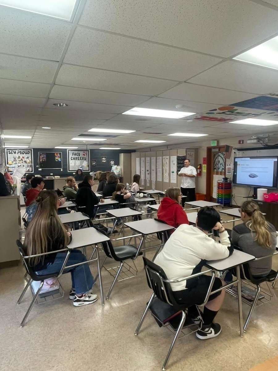 COSMOSIndiana's tweet photo. What a week!
Students tackled passion projects, visited neighboring districts, built in robotics, premiered at a stop motion film fest, heard from guest speakers, and toured colleges—all in 5 days!
#FutureReady #WeekInReview #HandsOnLearning #StudentDriven https://t.co/qXVUxSp9zJ