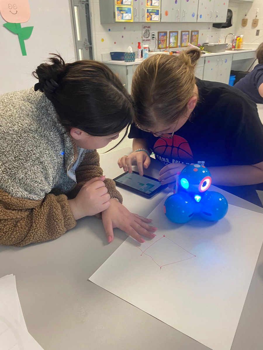 COSMOSIndiana's tweet photo. What a week!
Students tackled passion projects, visited neighboring districts, built in robotics, premiered at a stop motion film fest, heard from guest speakers, and toured colleges—all in 5 days!
#FutureReady #WeekInReview #HandsOnLearning #StudentDriven https://t.co/qXVUxSp9zJ
