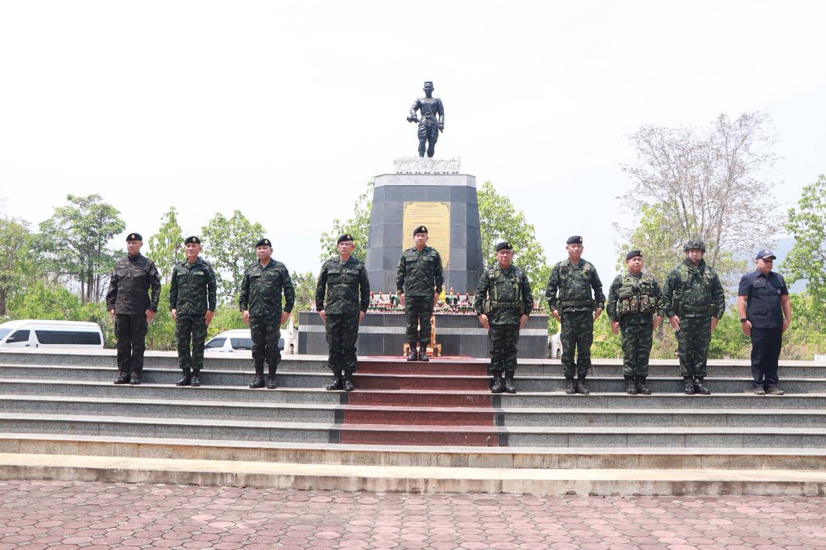 RTARF_PR's tweet photo. ผู้บัญชาการทหารสูงสุด ลงพื้นที่ชายแดน ติดตามภารกิจสกัดกั้นยาเสพติดในช่วงเทศกาลสงกรานต์
https://t.co/vmuRKgbrpx
#สกัดยาเสพติดชายแดน #ศอปชด #ฉก331 #ฉก88 #PeopleFirst #SupportToGov #ทหารเพื่อประชาชน #สงกรานต์ปลอดภัย https://t.co/hCihHn9t84