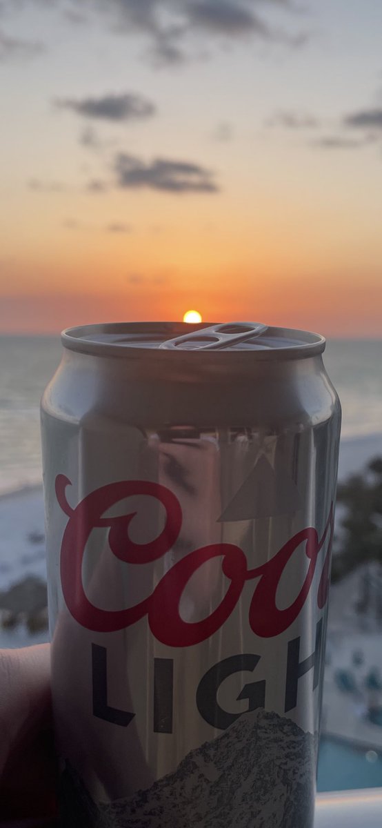 kdwys44's tweet photo. Where were you when the sun set over the coors light can? https://t.co/48OFqp72QI
