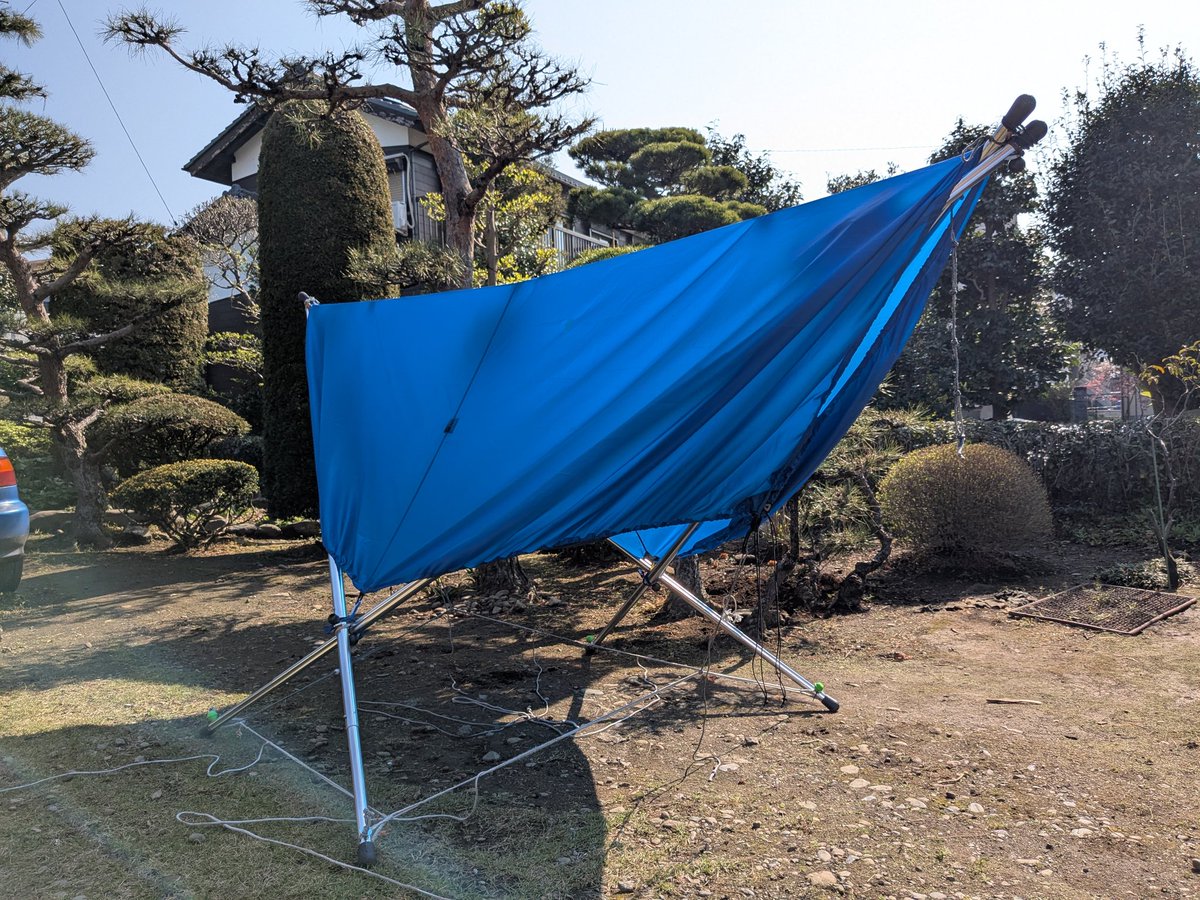 tetsu_ver99's tweet photo. 朝からあれやこれや😓
「完全自立型タープ付ハンモック(宿泊もいけるんじゃね?)」暫定的に完成
tensa4とCTタープで設営してみました
CTタープは外周にショックコードが入っているので絞ってやれば裾がだらんとならず見た目が良い?
#ハンモック
#tensa4
#CTタープ https://t.co/yZ9fnWjUVH