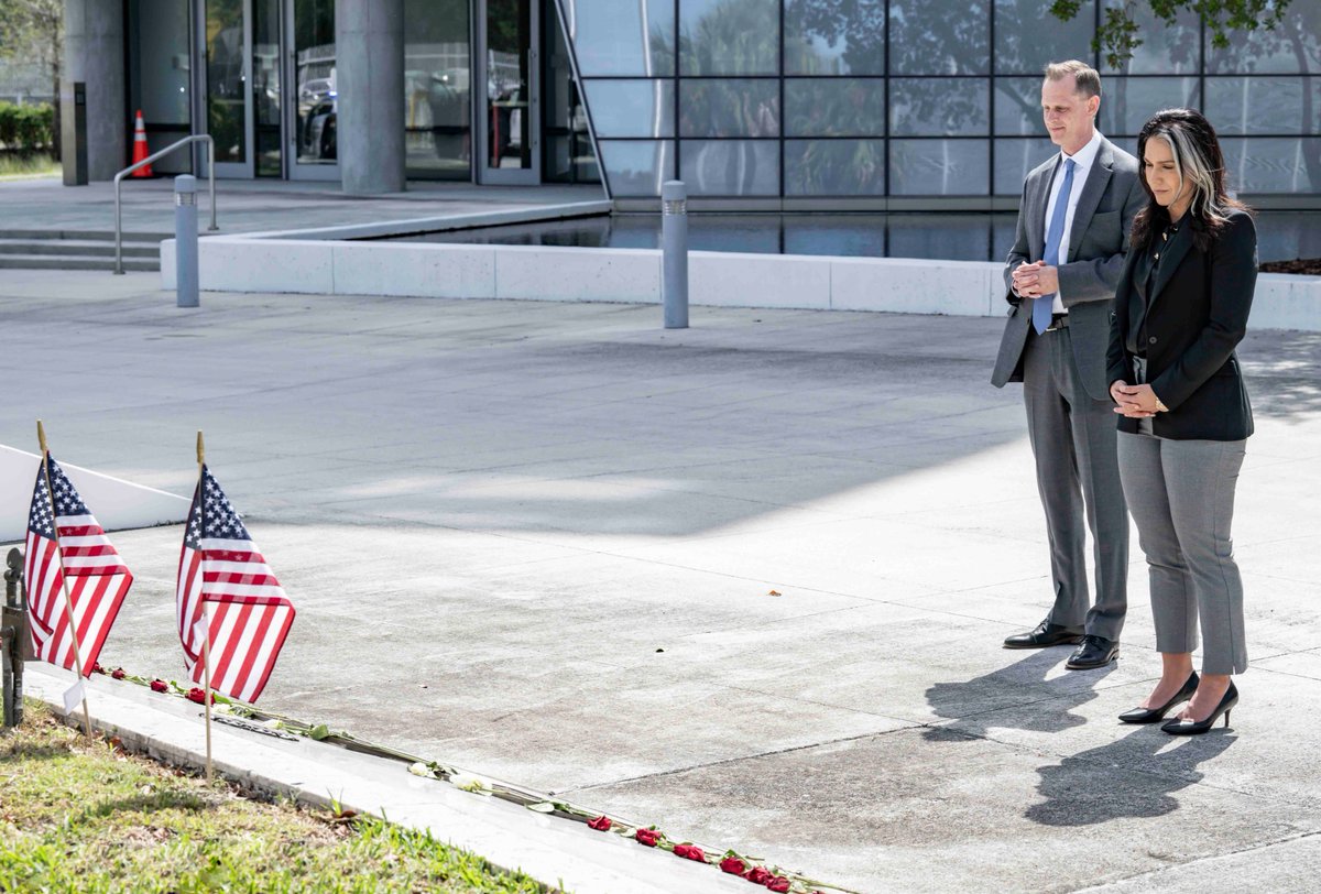 FBIMiamiFL's tweet image. Today, DNI Gabbard, with A/SAC Skiles, paid her respects to the Fallen Agents of the FBI at FBI Miami before chairing a scheduled meeting.